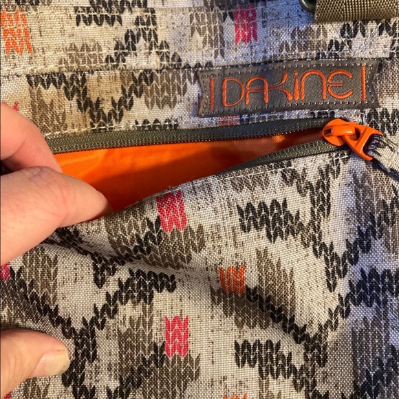 $FINAL! DaKine Crossbody Jive Bag! EUC-Perfect for the mountains or Main Street! - Picture 5 of 7